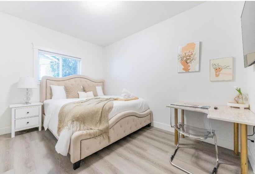 اتاق استاندارد با تخت بزرگ, Si & Daniel Home Near Yvr Airport & Skytrain Separate Entry Free Parking