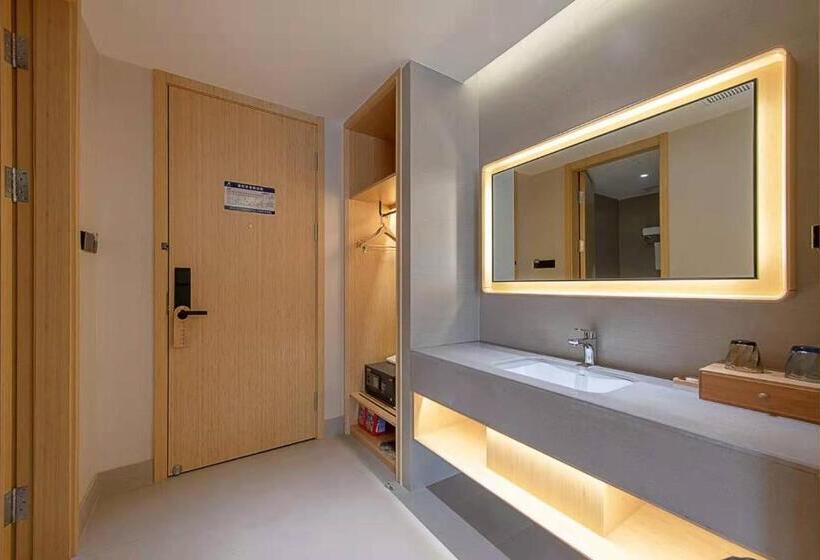 Номер Superior Кровать Кинг, Dingwang Hotel   Guangzhou High Speed Rail South Railway Station Chencun Metro Station