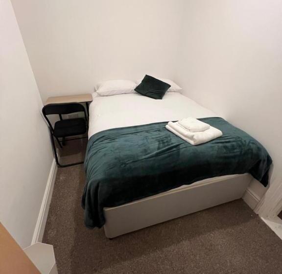 اتاق اکونومی, The Coral Guest House 1 Fratton Park Portsmouth