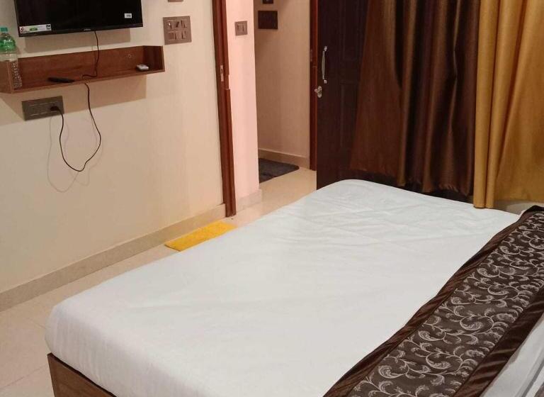 트리플 클래식 룸, Oyo Flagship Ace Inn