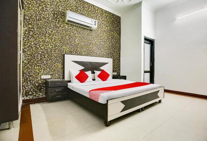 Трехместный Номер Классика, Oyo Flagship 81310 Hotel Sunrise
