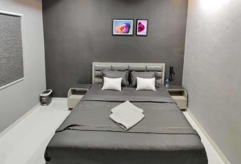 三人经典房间, Flagship Gray Rooms