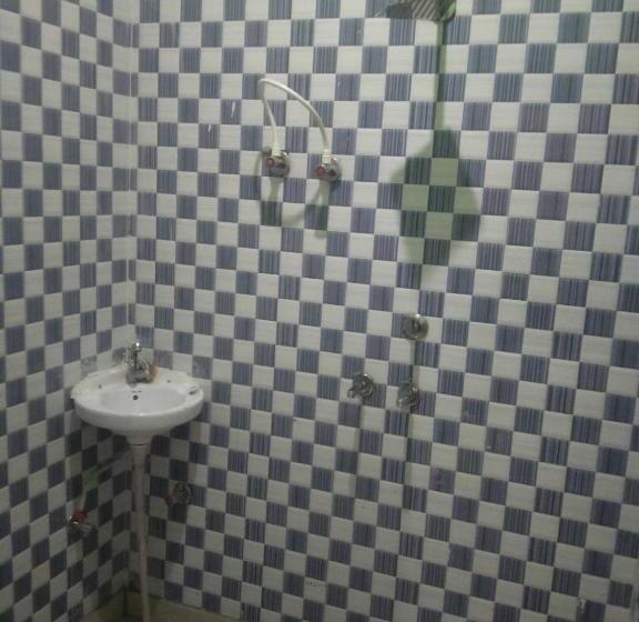 Трехместный Номер Классика, Oyo Royal Inn