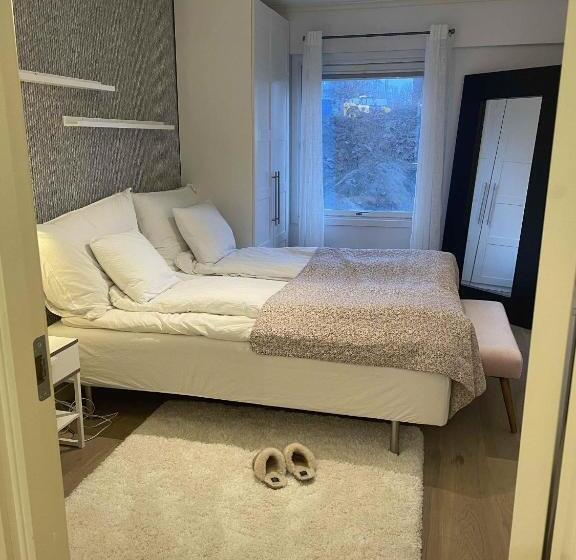标准三人间, Room In Apartment   Apartment With One Bedrooms And Parking In The City Of Stavanger