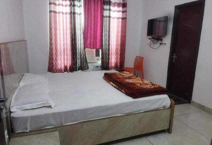 اتاق کلاسیک سه تخته, Spot On 810140  Deep Palace Bawal Road Rewari