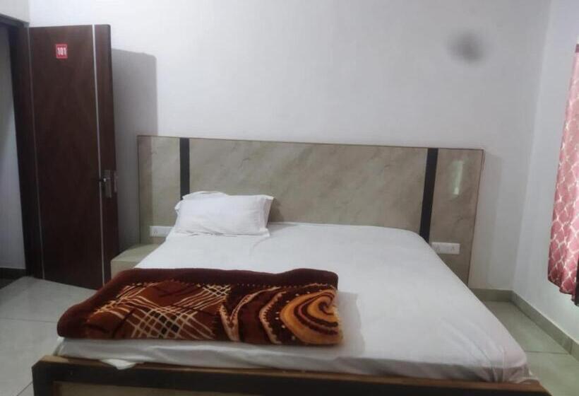 اتاق کلاسیک سه تخته, Spot On 810140  Deep Palace Bawal Road Rewari