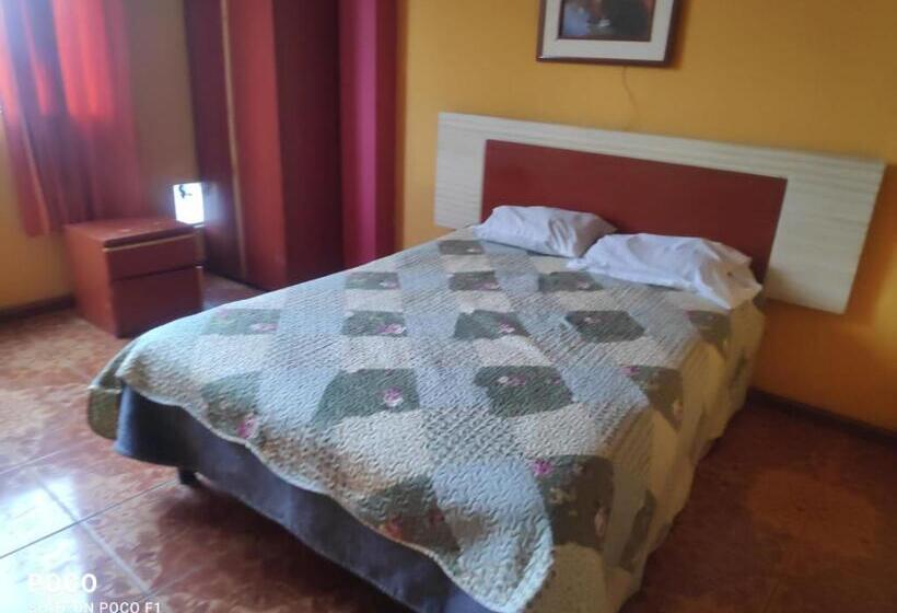 اتاق لوکس, Hospedaje El Pino