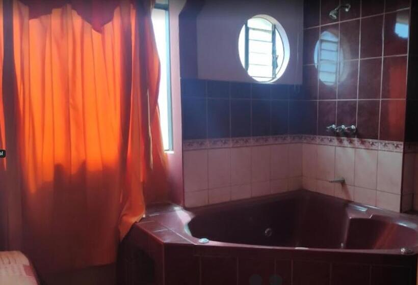 اتاق استاندارد با وان آب گرم, Hospedaje El Pino