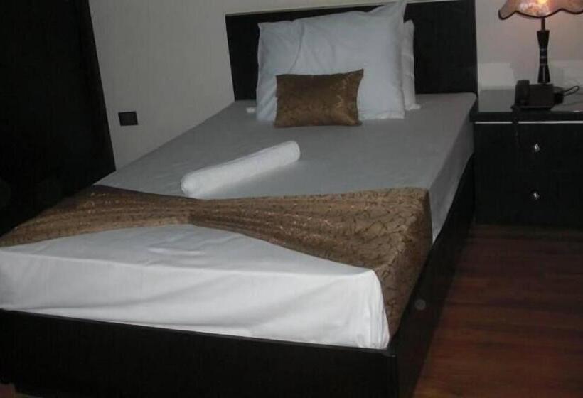 اتاق استاندارد یک نفره, Cairo Plaza Guest House