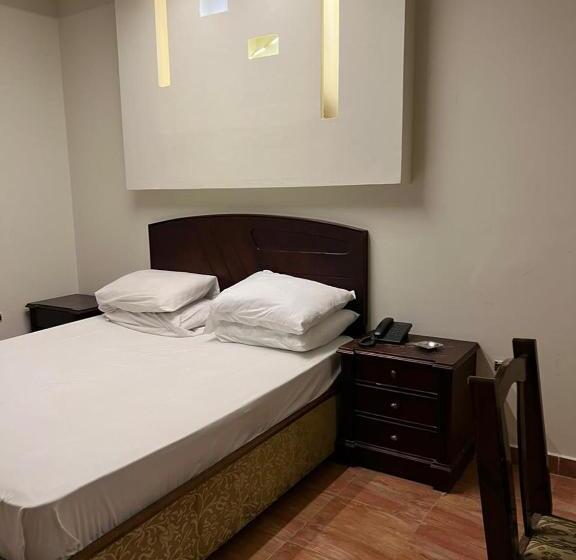 اتاق استاندارد یک نفره, Cairo Plaza Guest House