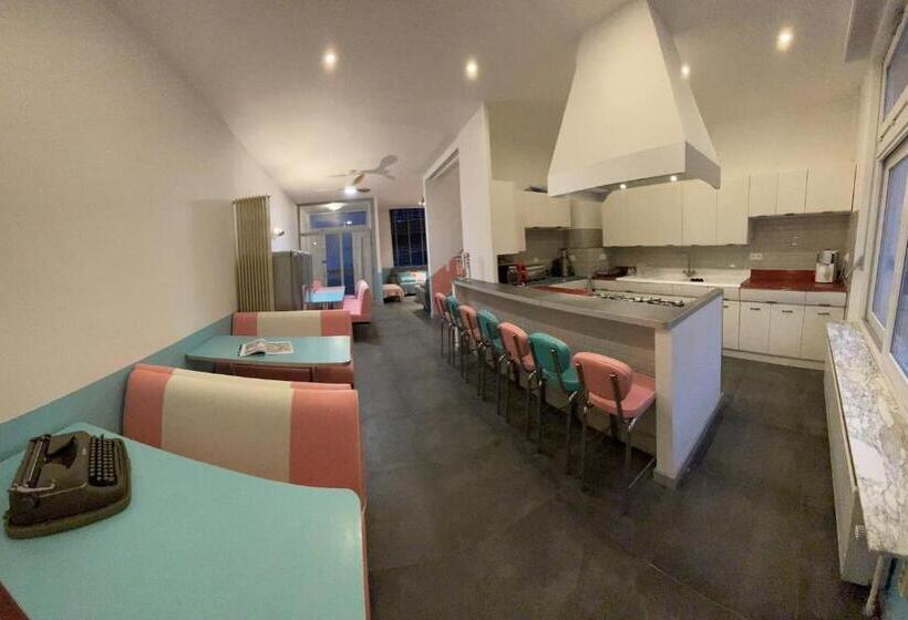 اتاق استاندارد با سرویس بهداشتی مشترک, Le Village D Ezra