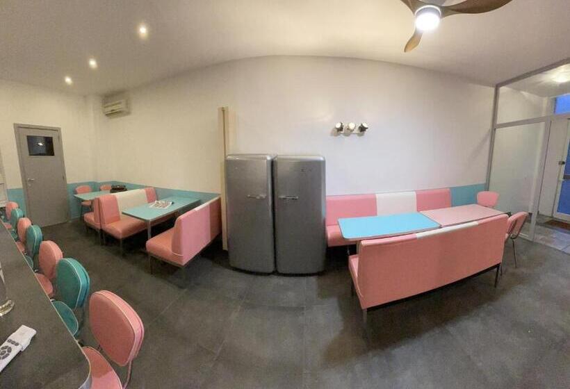 اتاق استاندارد با سرویس بهداشتی مشترک, Le Village D Ezra