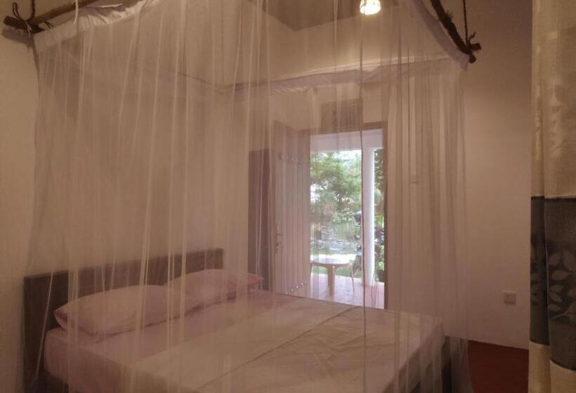 Номер Стандарт, Cinnamon House