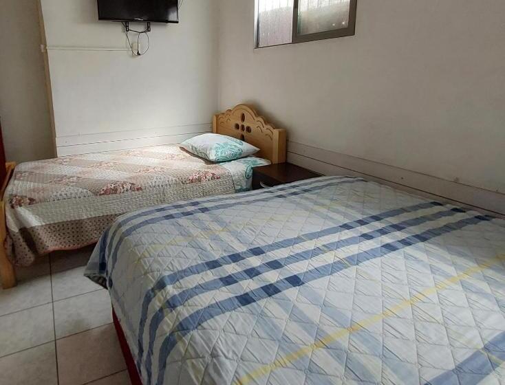 Номер Стандарт Трехместный, Hostal Venecia