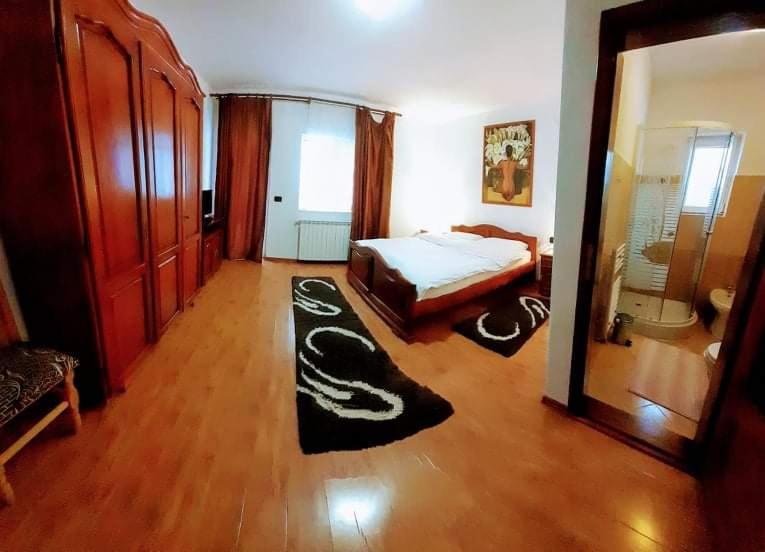 اتاق استاندارد سه نفره, Pensiunea Casa Bradet