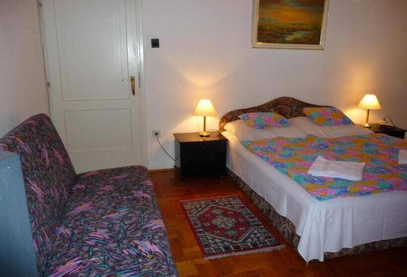 اتاق استاندارد چهارنفره با سرویس بهداشتی مشترک, Oleander B&b