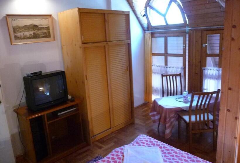 اتاق استاندارد با سرویس بهداشتی مشترک, Oleander B&b