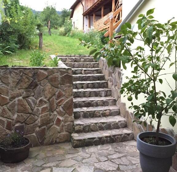 خانه 1 خوابه, Casa Bunicilor