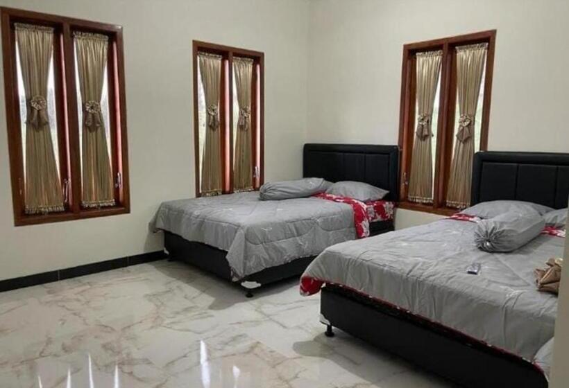 Номер Стандарт Трехместный, Bromo Seruni Astungkara Homestay