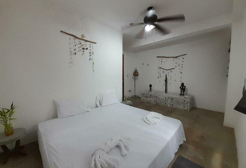 Standard Room Shared Bathroom, Hibiscus Garden