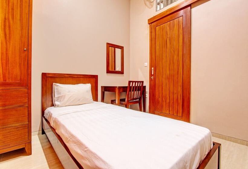 Номер Deluxe Одноместный, Oyo Life 93497 Griya Kost Rr