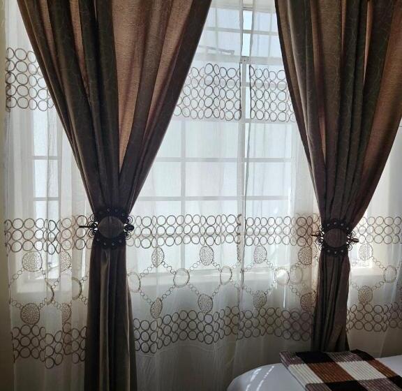 اتاق لوکس, Dbritee