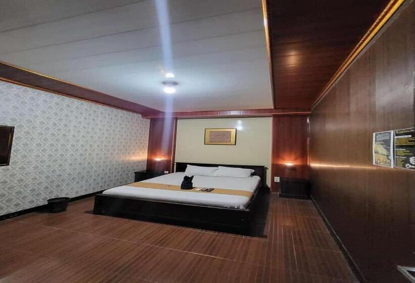Номер Deluxe, Capital O 93533 Griya Denok