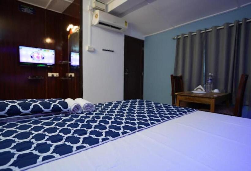 Номер Deluxe, Ratnoop Inn , Junglighat