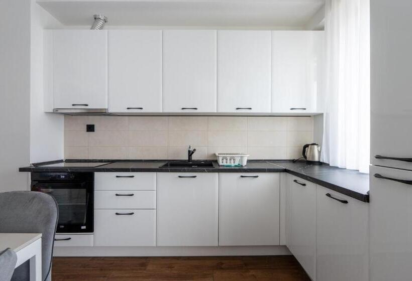 آپارتمان 2 خوابه, Kondina Suites