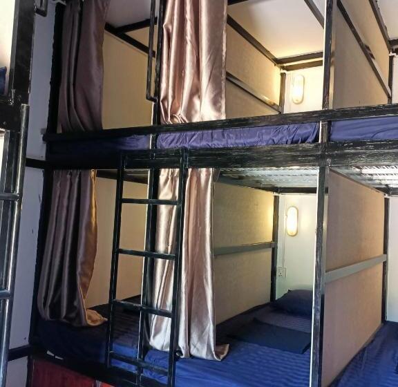 Номер Стандарт Вид на Сад, Blue Zone Hostel