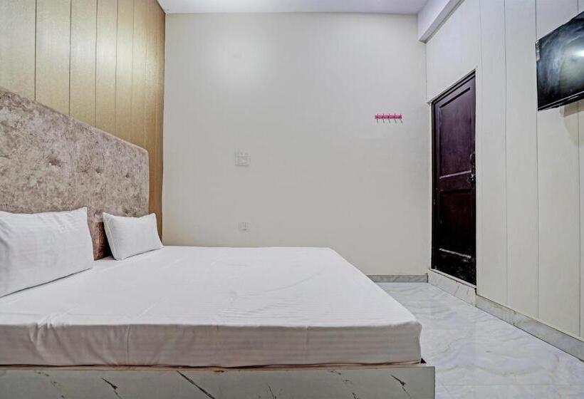 اتاق کلاسیک سه تخته, New Friends Residency