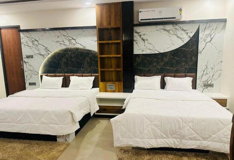 豪华家庭房间, Yatri Nivas Sagara