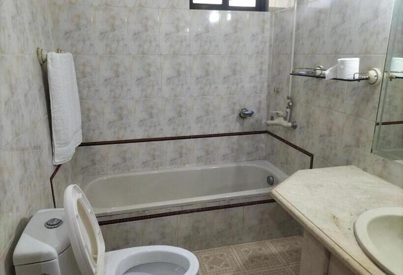 اتاق لوکس, Galaxy Ambassador Guest House Islamabad