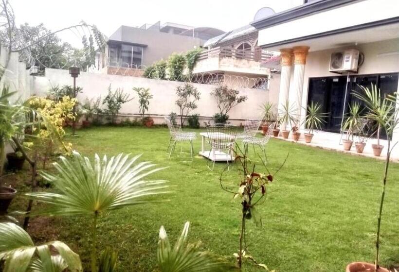 اتاق لوکس, Galaxy Ambassador Guest House Islamabad