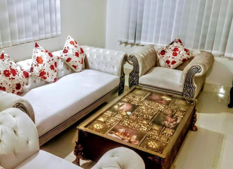 سوییت خانوادگی, Galaxy Ambassador Guest House Islamabad