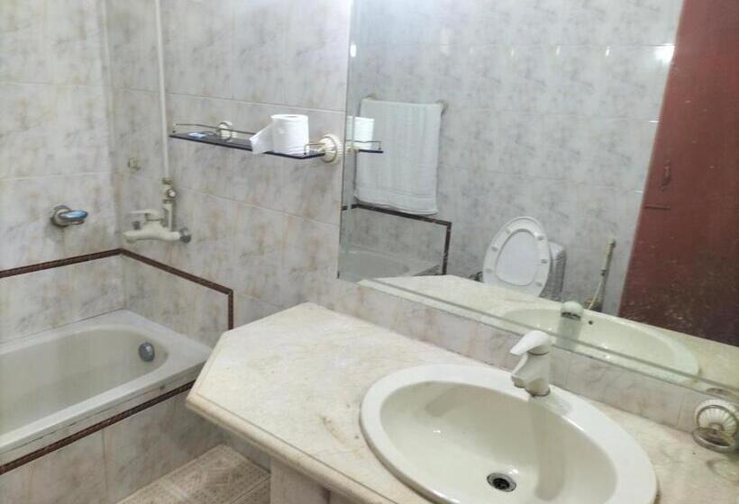اتاق لوکس, Galaxy Ambassador Guest House Islamabad