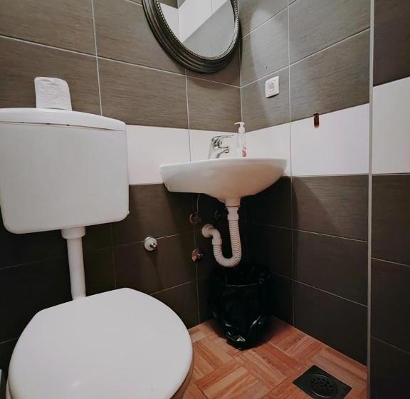 اتاق استاندارد چهار تخته, Rooms And Apartments Matuško