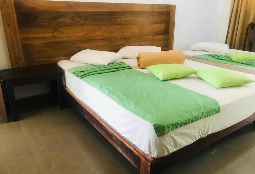 חדר סטנדרט נוף לאגם, Polonnaruwa Holiday Inn