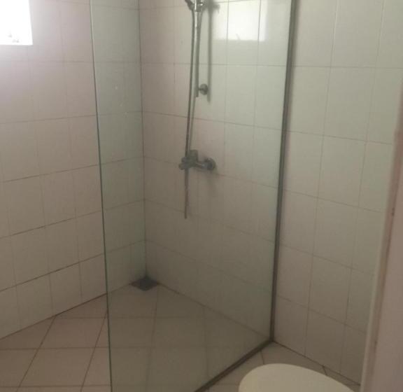 חדר סטנדרט לשלושה, Polonnaruwa Holiday Inn