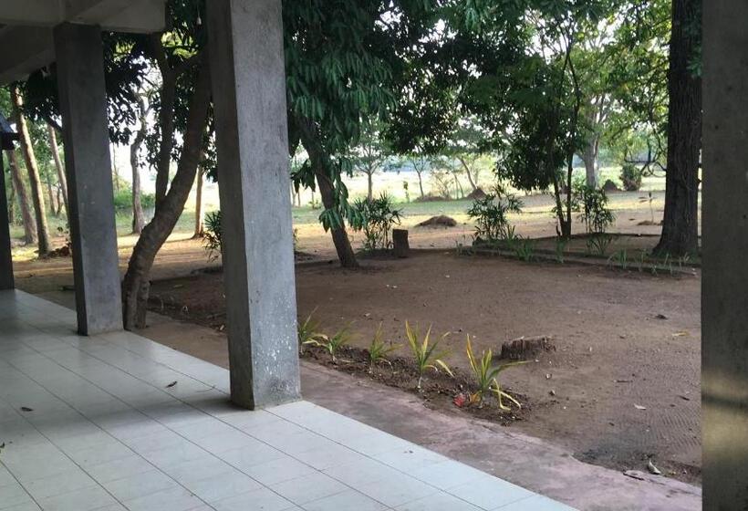 חדר משפחתי, Polonnaruwa Holiday Inn