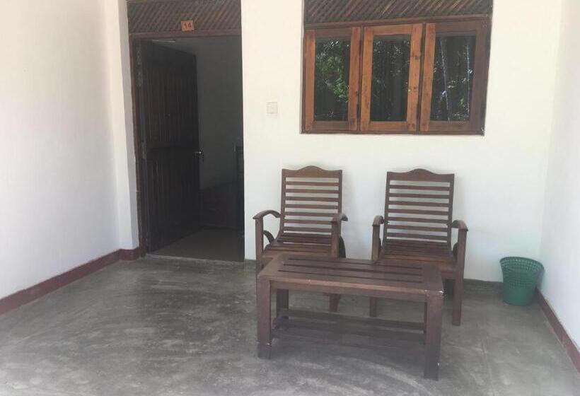 חדר אקונומי, Polonnaruwa Holiday Inn