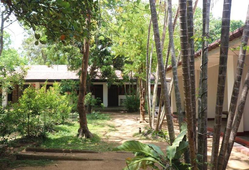 חדר סטנדרט נוף לאגם, Polonnaruwa Holiday Inn