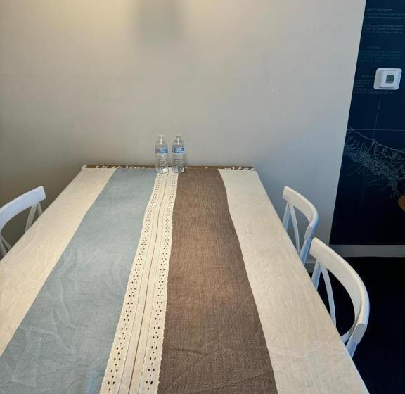 침실 2개 아파트, Iconic View   Family 2br Suite   Hotel   Fiber Internet