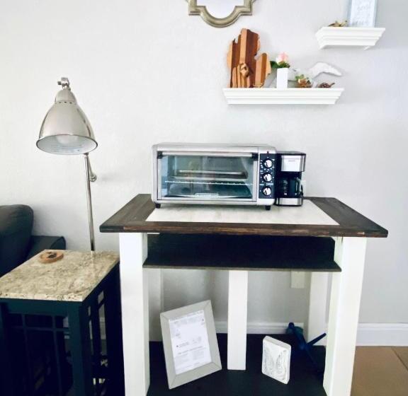 침실 1개 발코니 아파트, Condo In Waterfront Resort With Balcony Close To Beaches Free Bikes