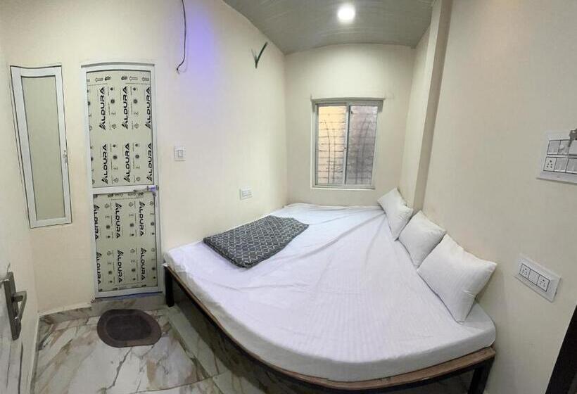 اتاق استاندارد سه نفره, Winter Hotel At Ujjain