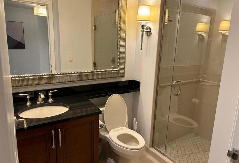 Suite com Varanda, Panorama Vista Suite  1br 2ba, Full Kitchen, Strip View, Balcony, Corner Unit