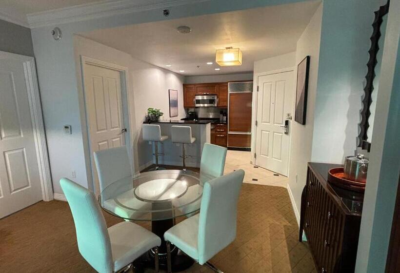 Suite com Varanda, Panorama Vista Suite  1br 2ba, Full Kitchen, Strip View, Balcony, Corner Unit