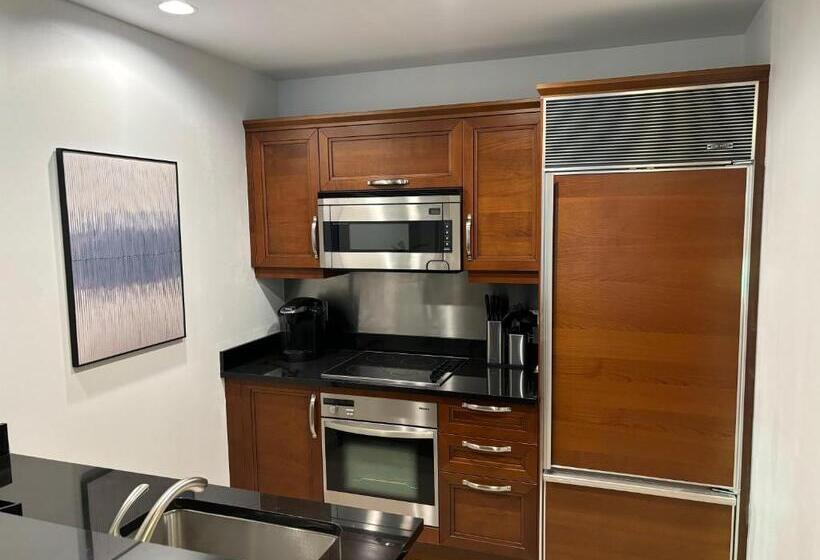 Suite com Varanda, Panorama Vista Suite  1br 2ba, Full Kitchen, Strip View, Balcony, Corner Unit
