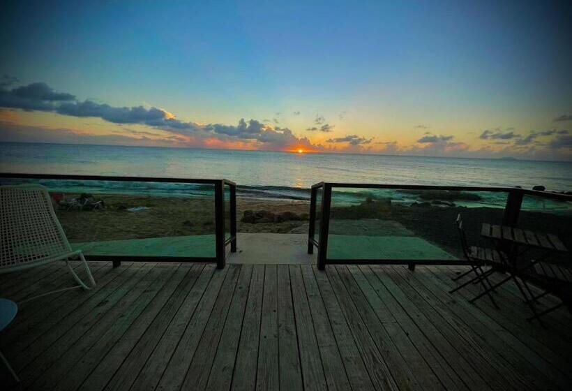 اتاق خانوادگی, 1 Corcega Beachfront Suites