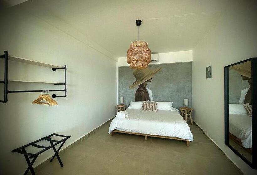 سوییت خانوادگی, 1 Corcega Beachfront Suites